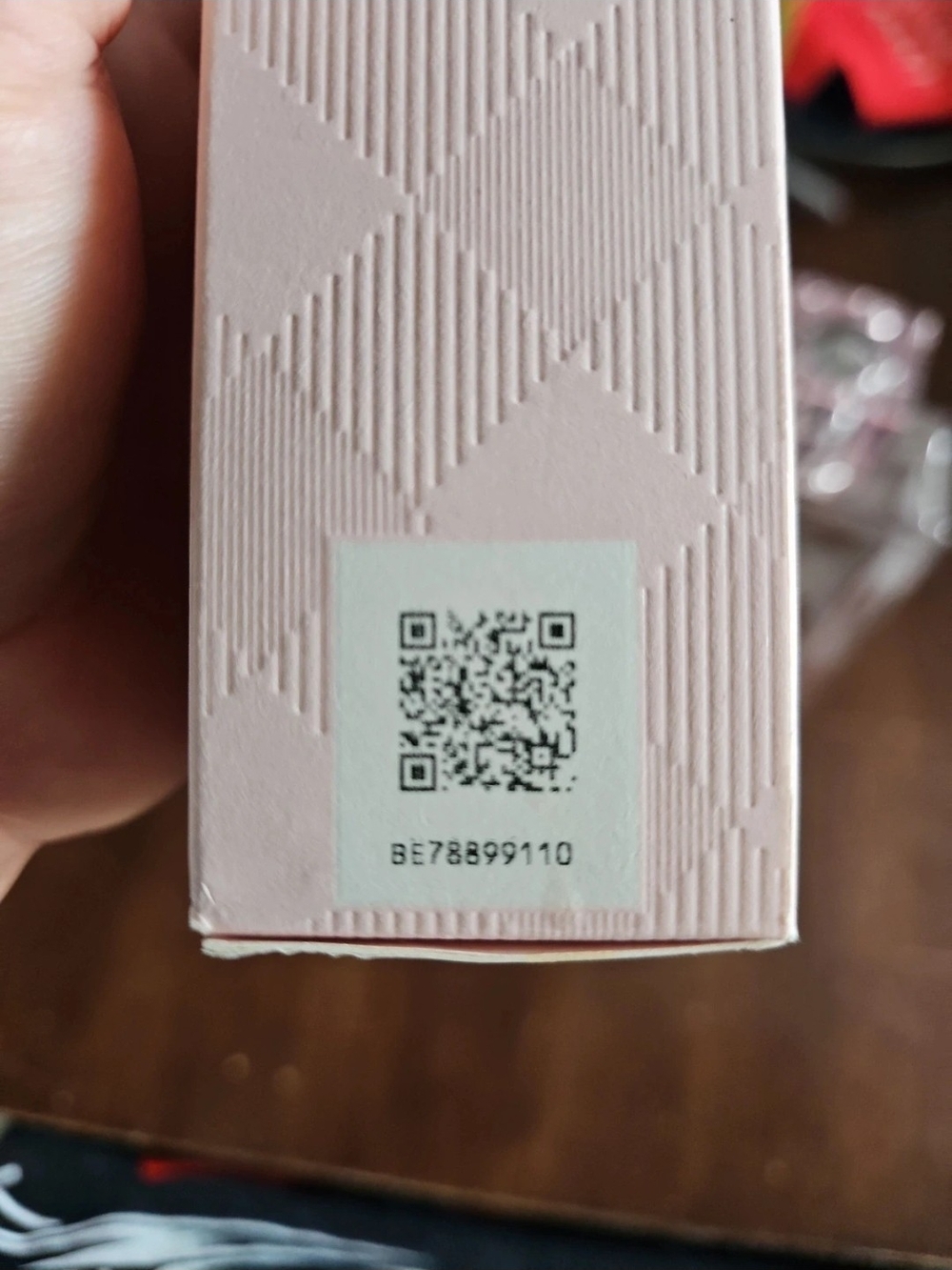 Burberry Brit Sheer For Her - Pale Pink Box with Silver Logo - Picture 4 of 4